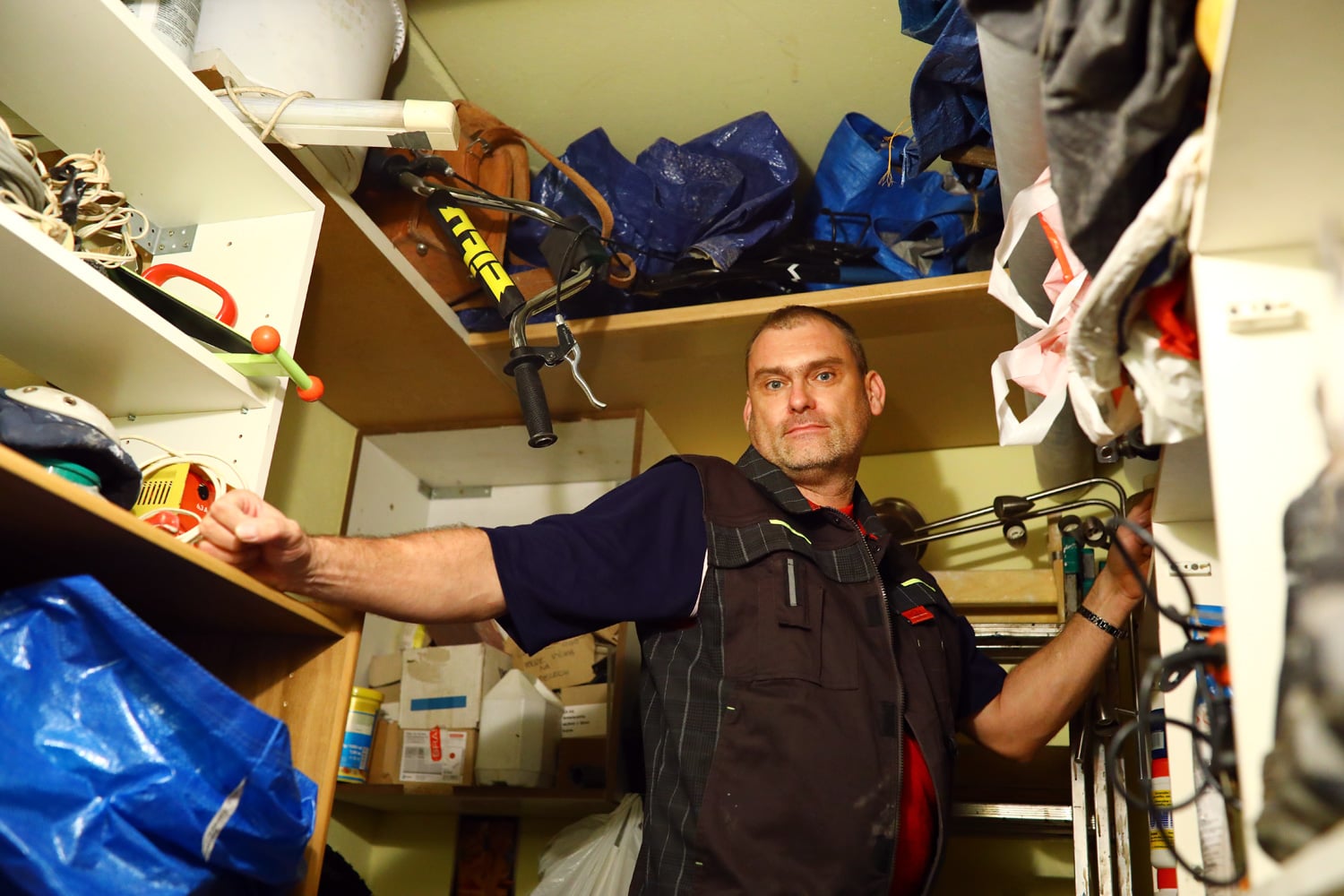 Michal ve své dílně.