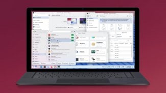 Notebook se spuštěným prostředím KDE Linux