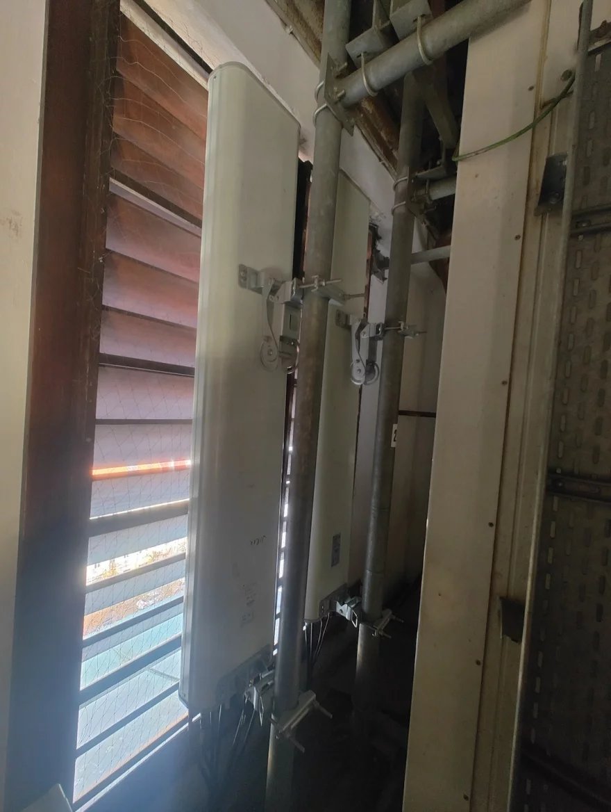 Mobilní vysílač T-Mobilu v kostele Nejsvětějšího srdce Páně