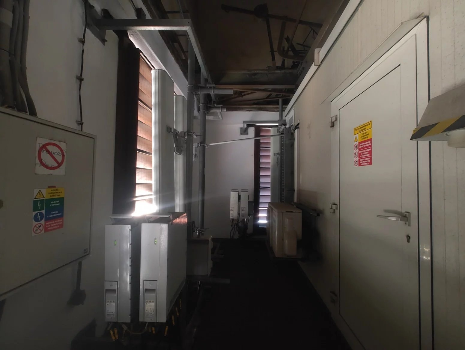 Mobilní vysílač T-Mobilu v kostele Nejsvětějšího srdce Páně