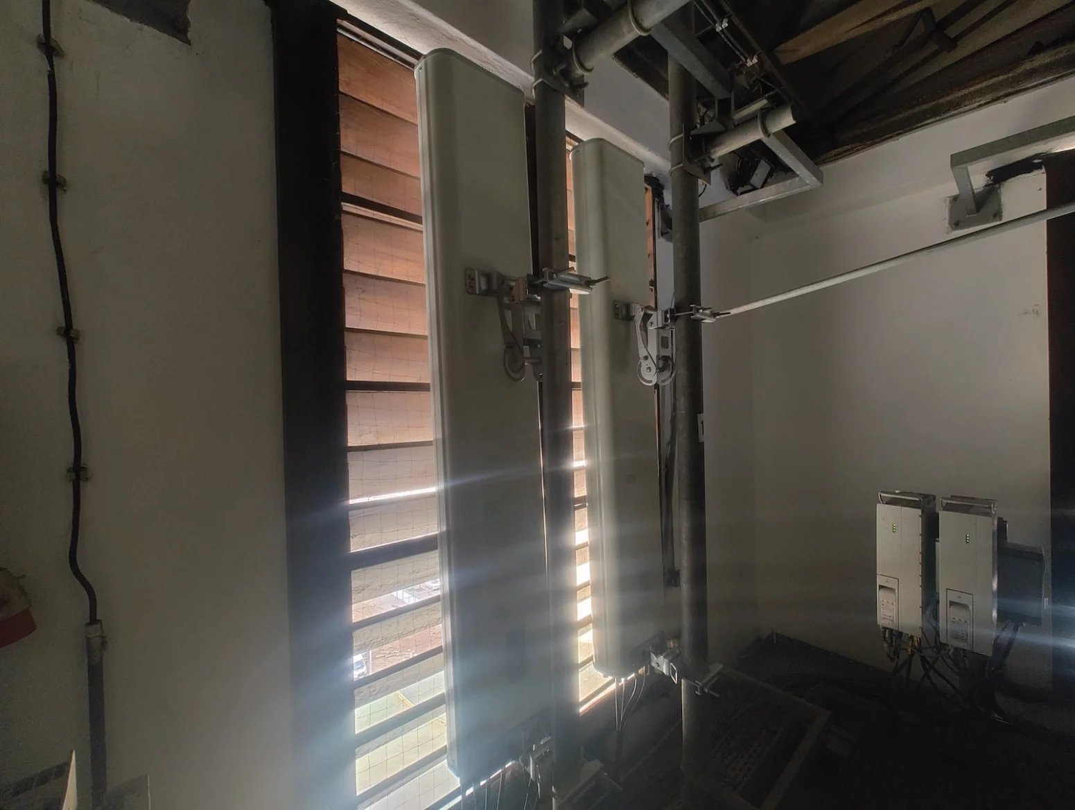 Mobilní vysílač T-Mobilu v kostele Nejsvětějšího srdce Páně