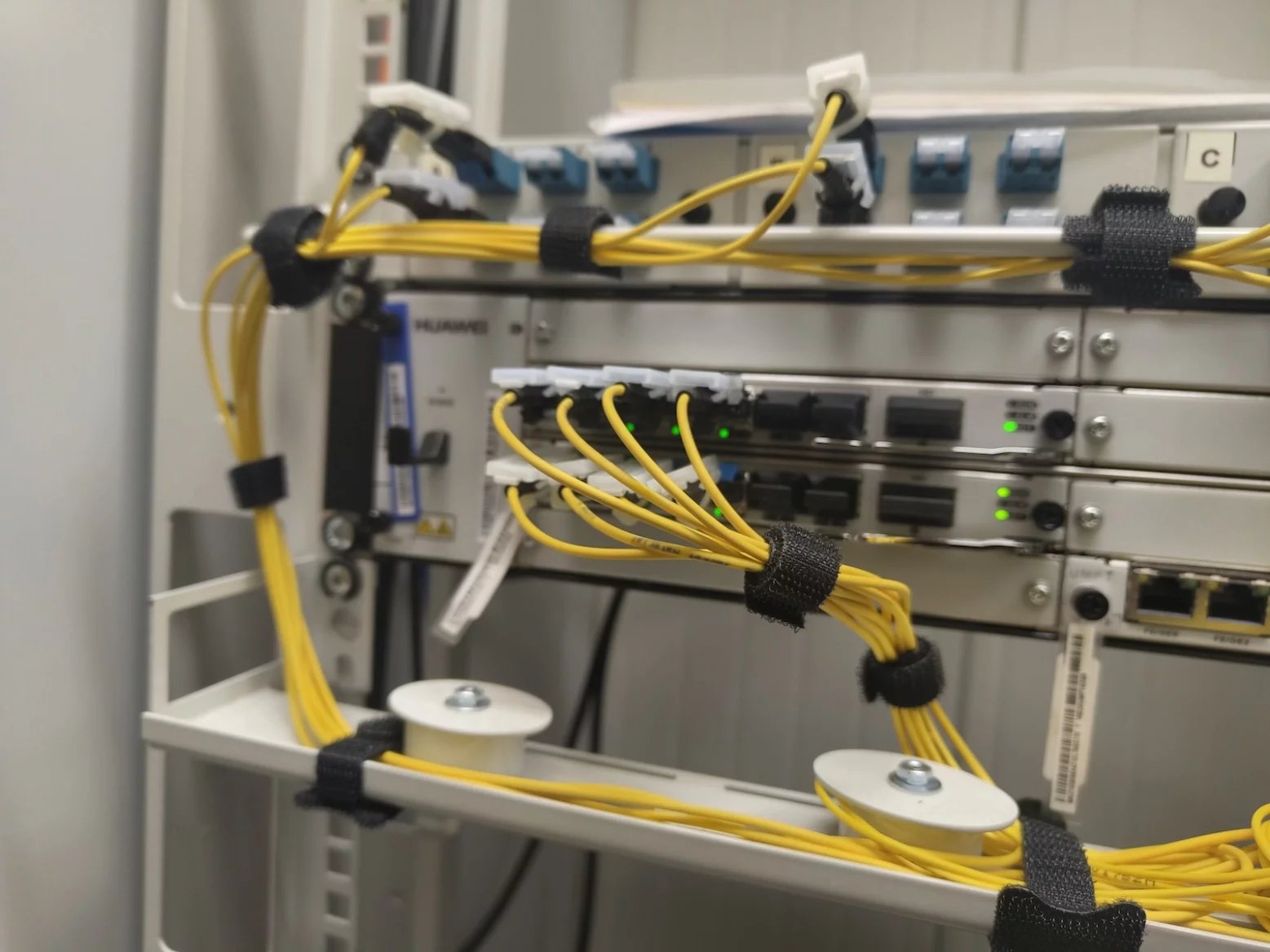 Mobilní vysílač T-Mobilu v kostele Nejsvětějšího srdce Páně