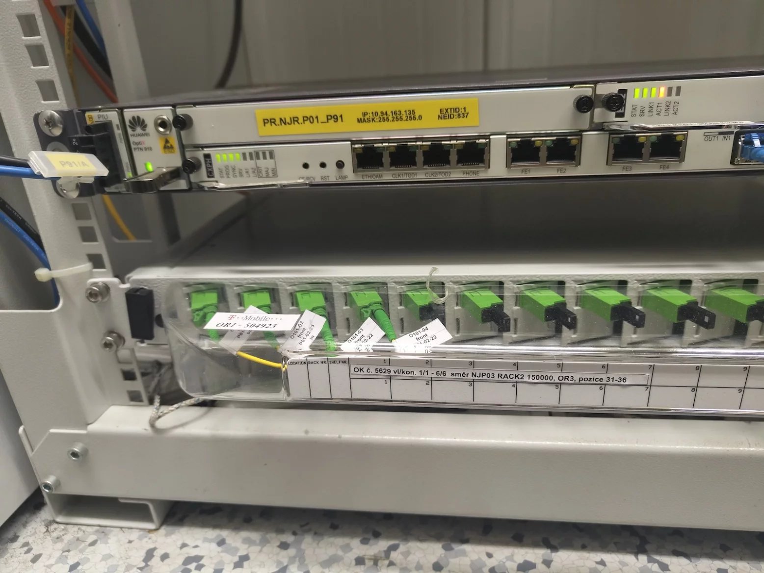 Mobilní vysílač T-Mobilu v kostele Nejsvětějšího srdce Páně