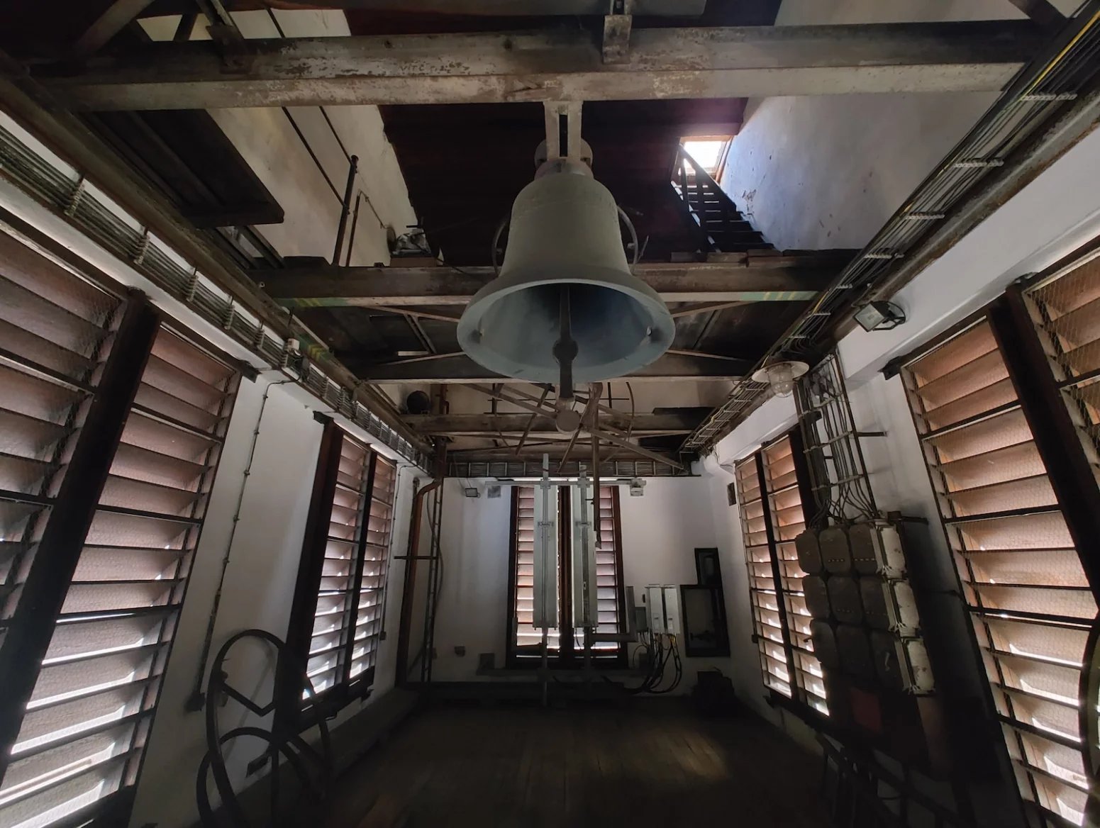 Mobilní vysílač T-Mobilu v kostele Nejsvětějšího srdce Páně