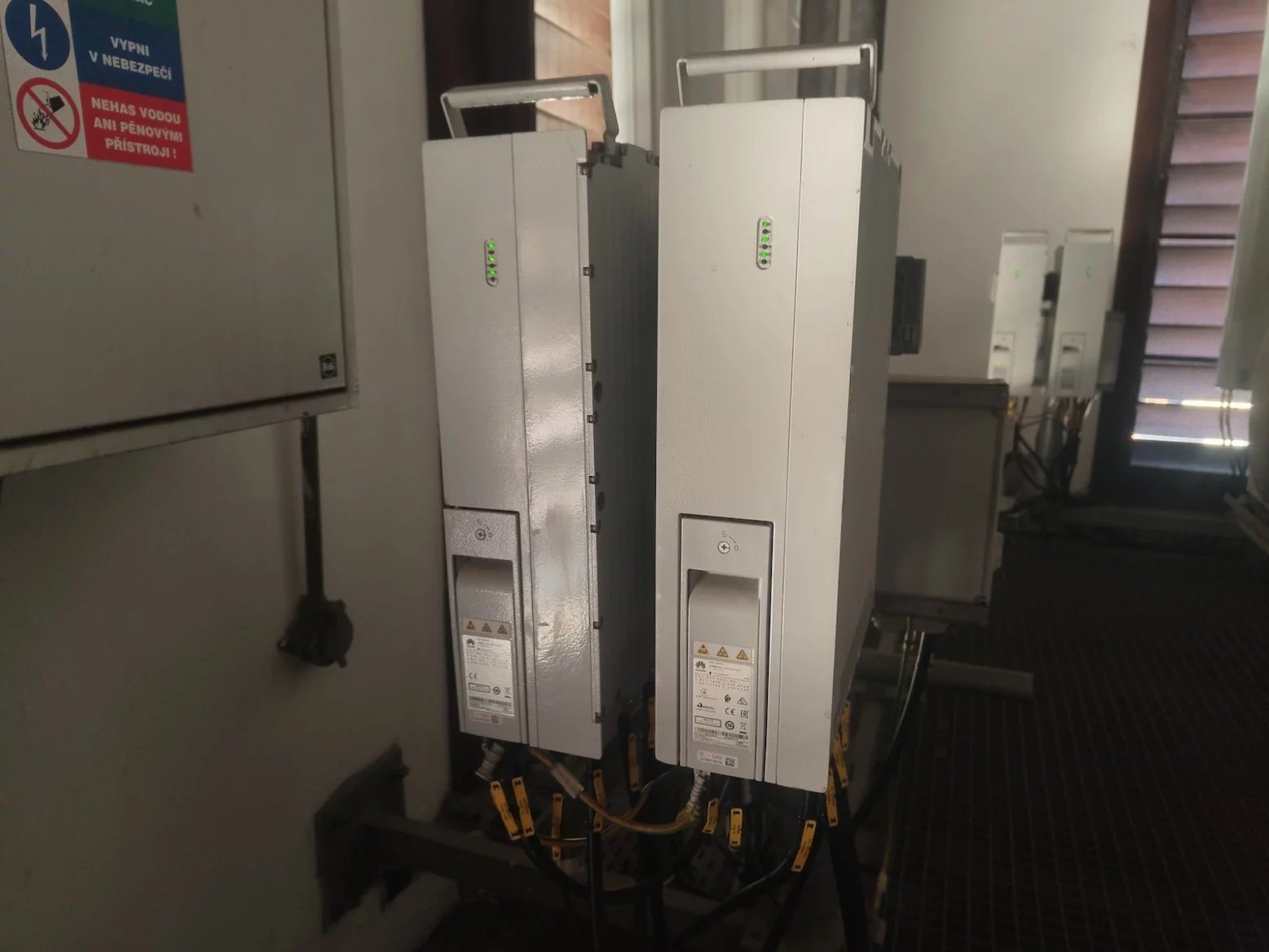 Mobilní vysílač T-Mobilu v kostele Nejsvětějšího srdce Páně