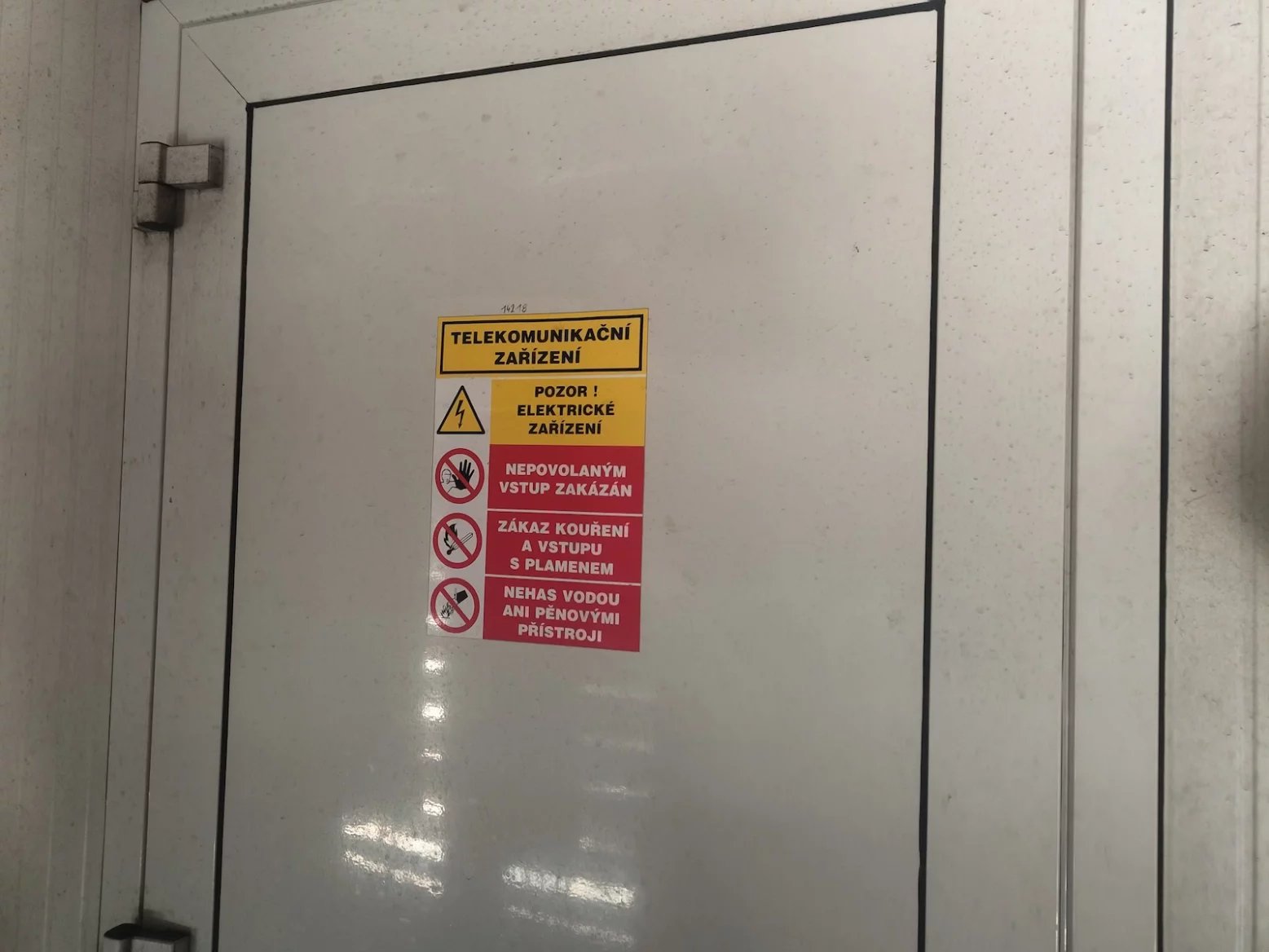 Mobilní vysílač T-Mobilu v kostele Nejsvětějšího srdce Páně