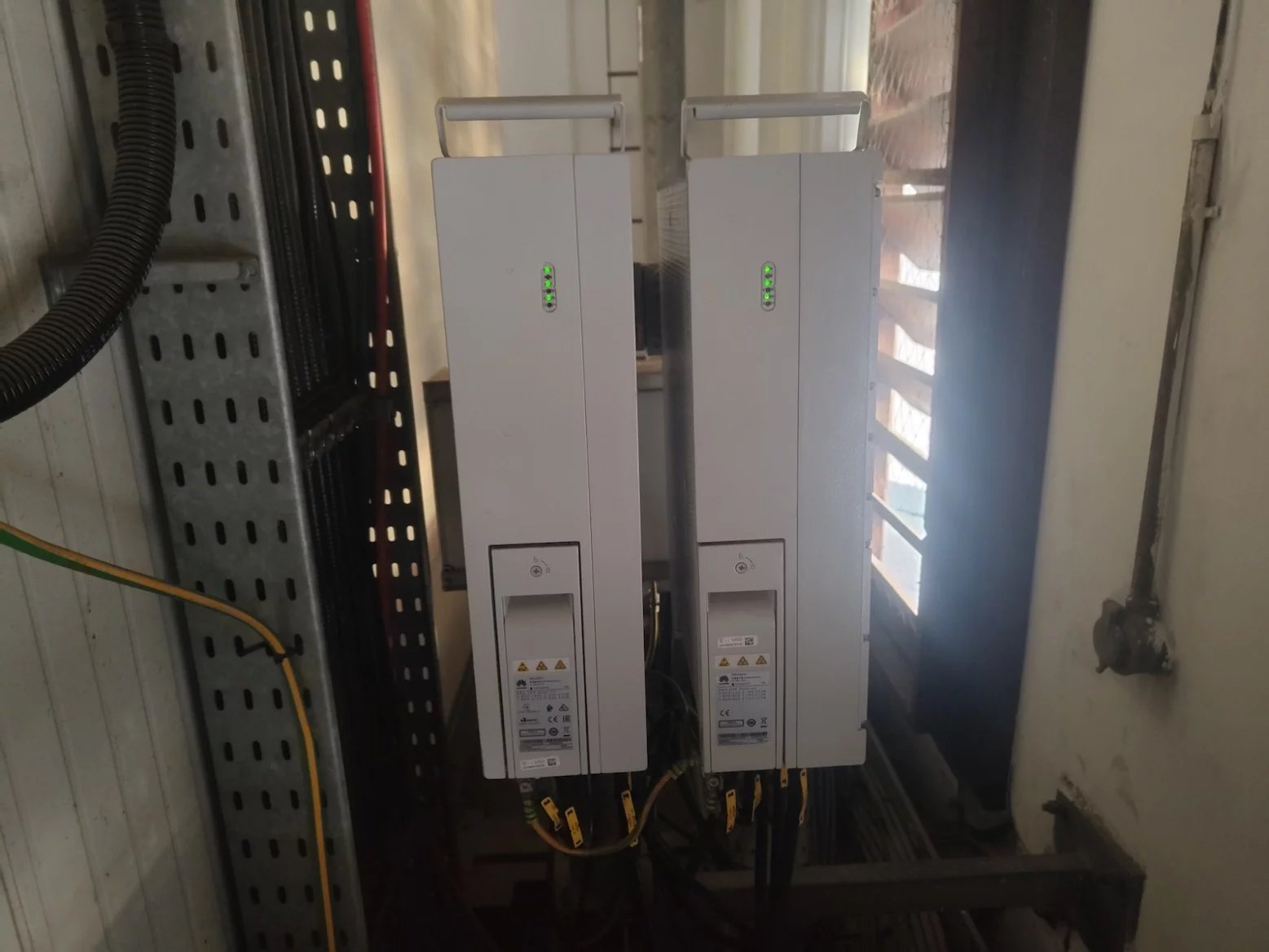 Mobilní vysílač T-Mobilu v kostele Nejsvětějšího srdce Páně