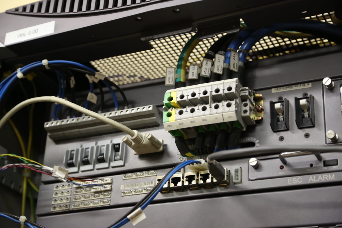 Od sklepů po věž - Ústřední telekomunikační budova CETINu