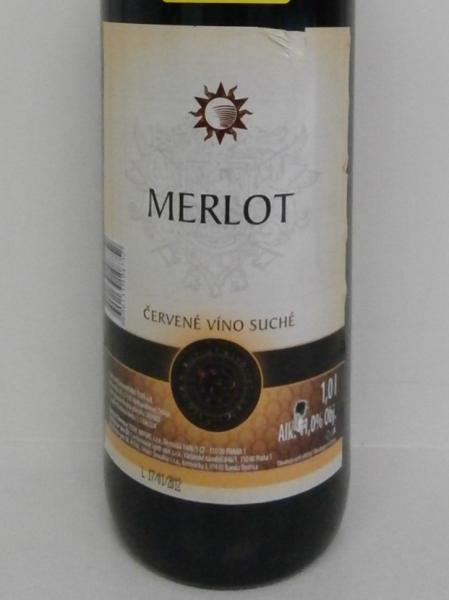 Merlot ze Srbska (prodejce Cuong Le Van Brno) byl cítit po myšině