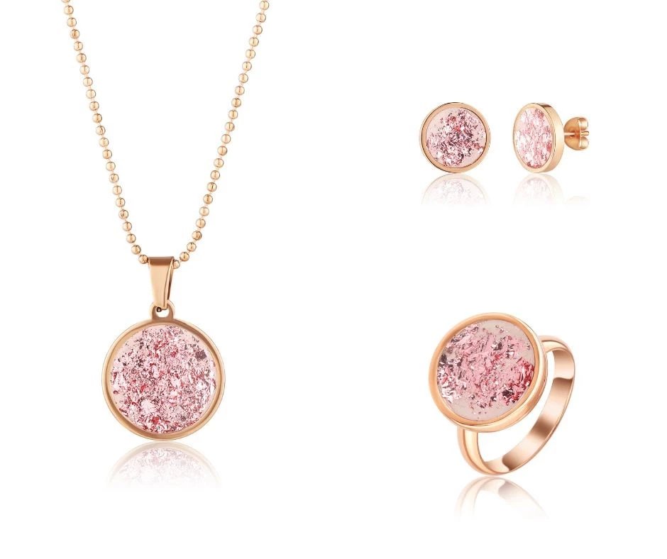 Set šperků od Betonbeads v růžové barvě se třpytkami