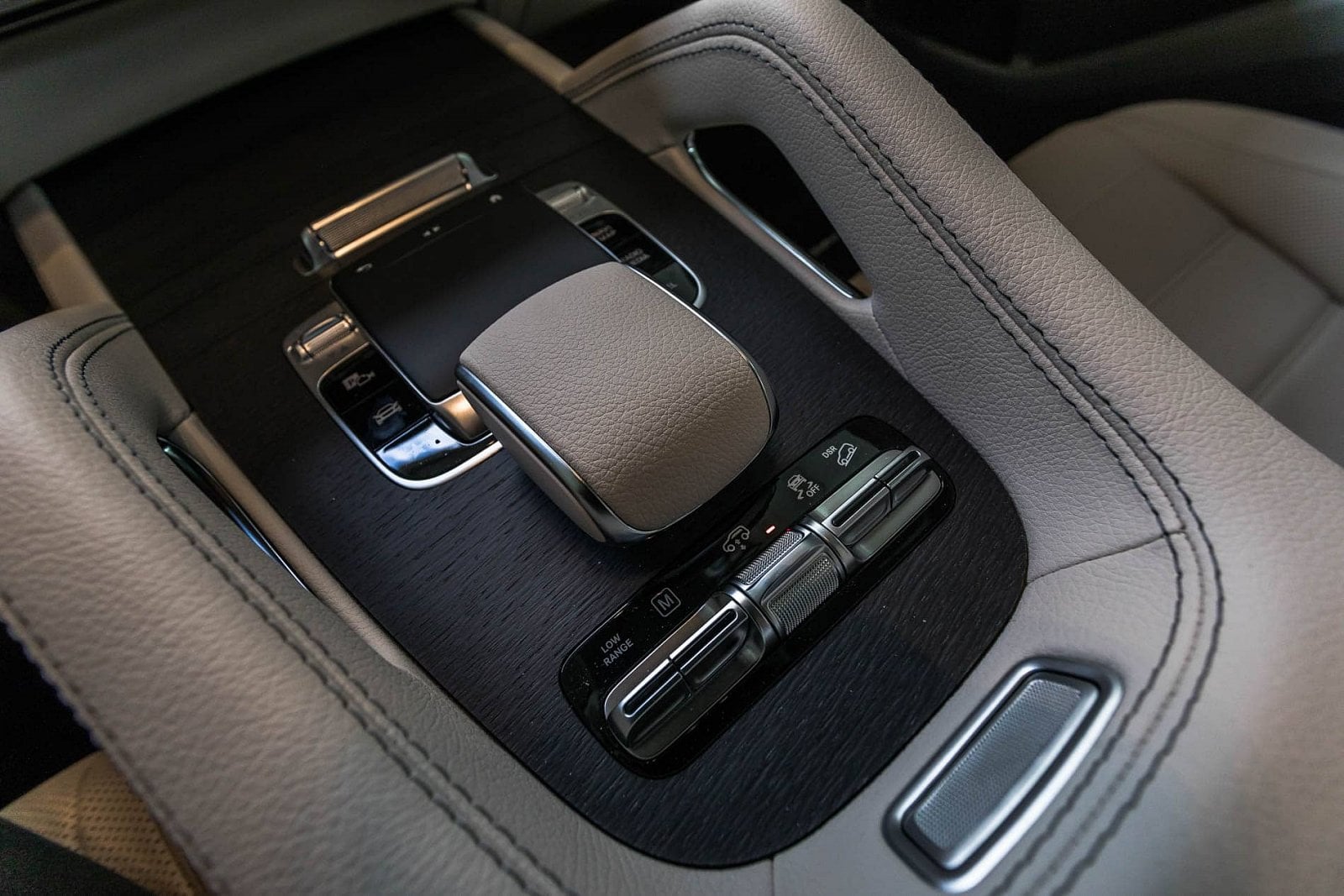 2020-06-mercedes-benz-gls-10.jpg