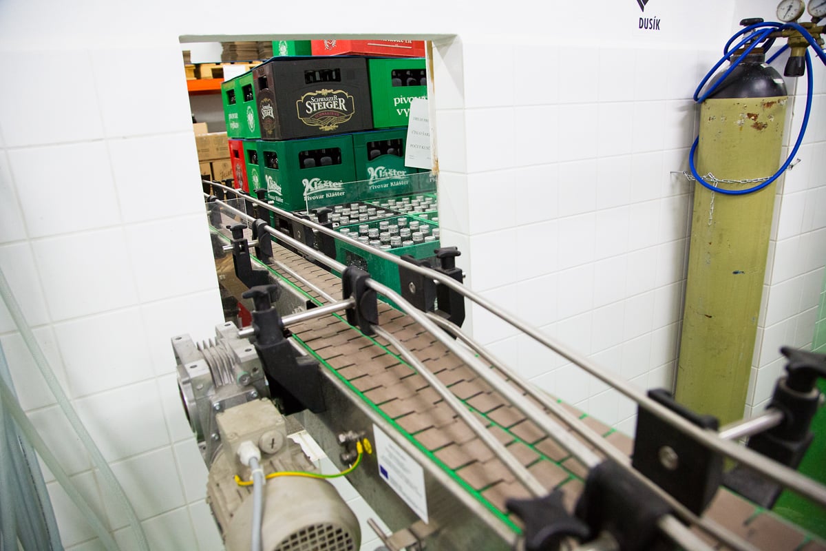 Sirupy a medicinální vína vyrábí v jablonecké firmě Kitl.