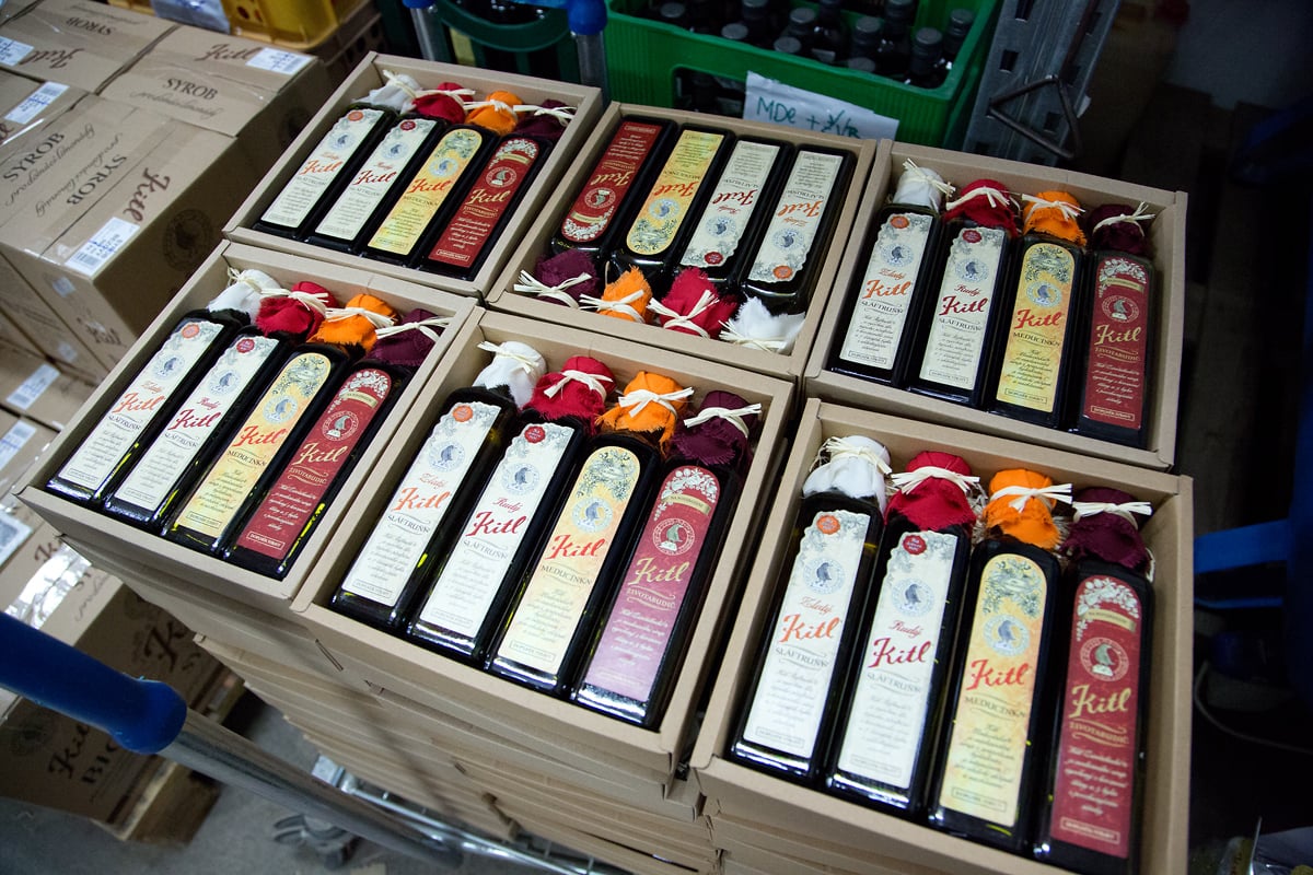 Sirupy a medicinální vína vyrábí v jablonecké firmě Kitl.