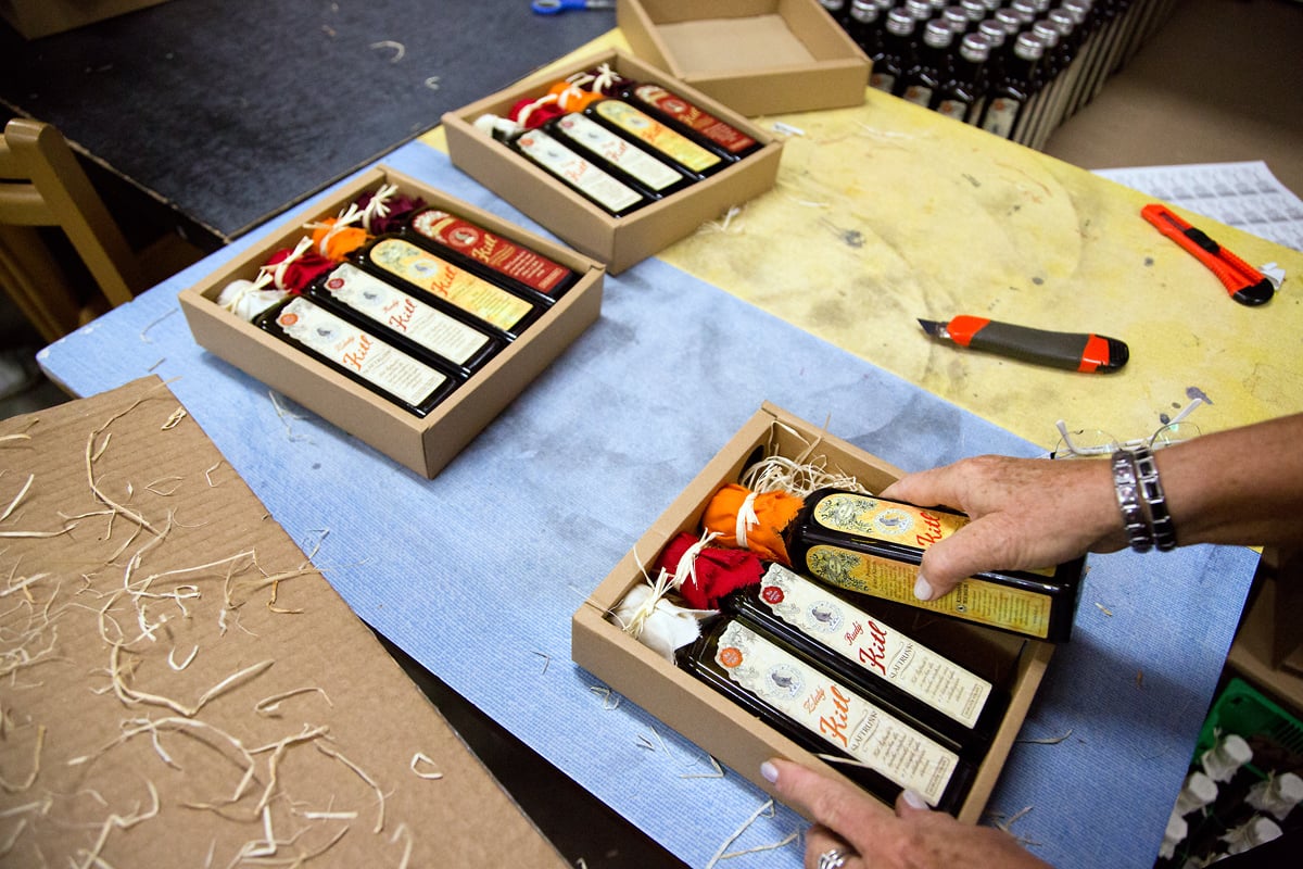 Sirupy a medicinální vína vyrábí v jablonecké firmě Kitl.