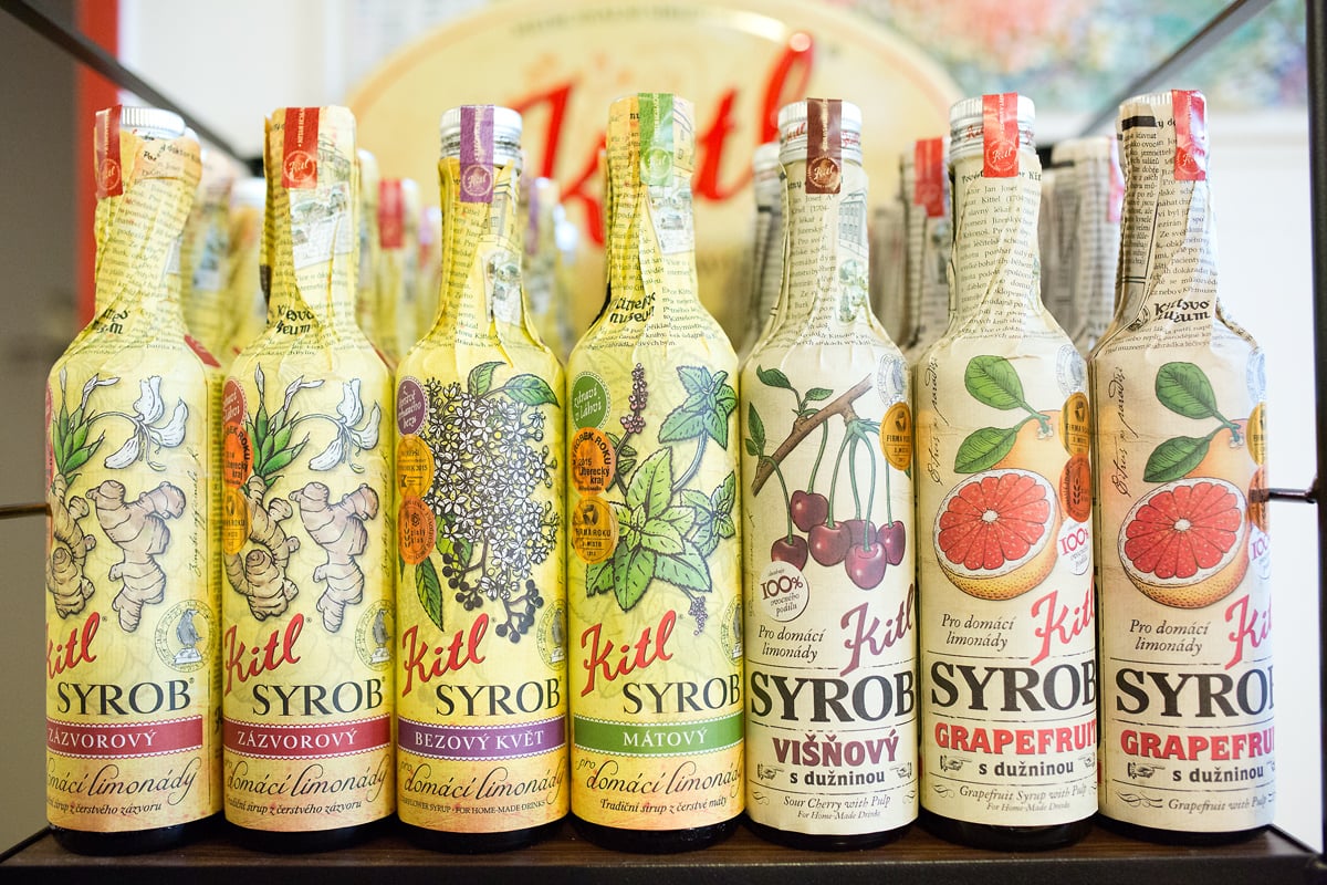 Sirupy a medicinální vína vyrábí v jablonecké firmě Kitl.
