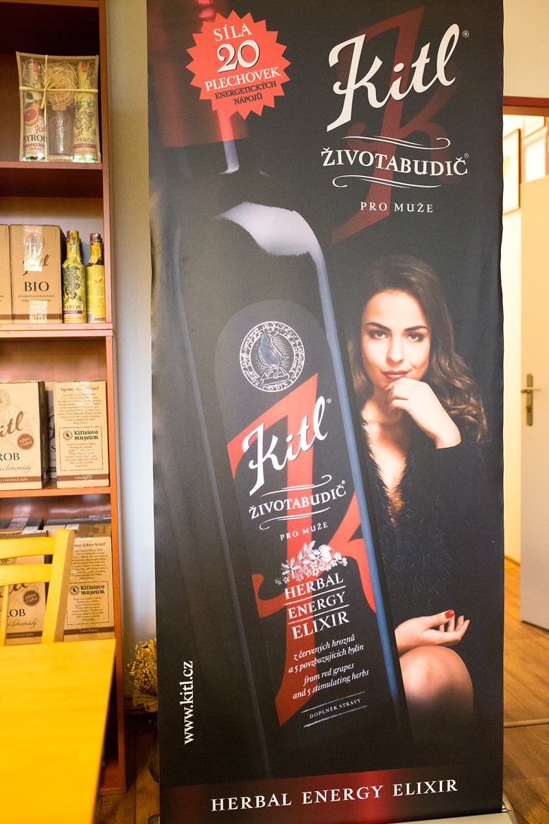 Sirupy a medicinální vína vyrábí v jablonecké firmě Kitl.