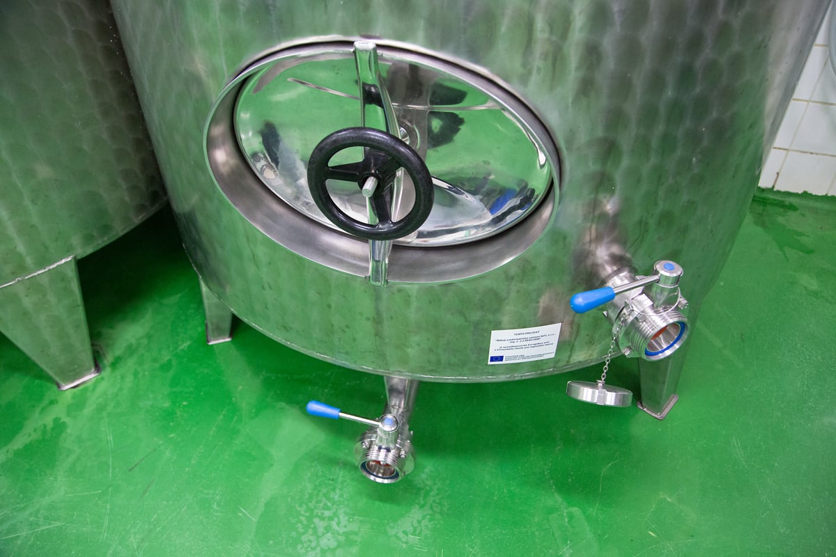 Sirupy a medicinální vína vyrábí v jablonecké firmě Kitl.