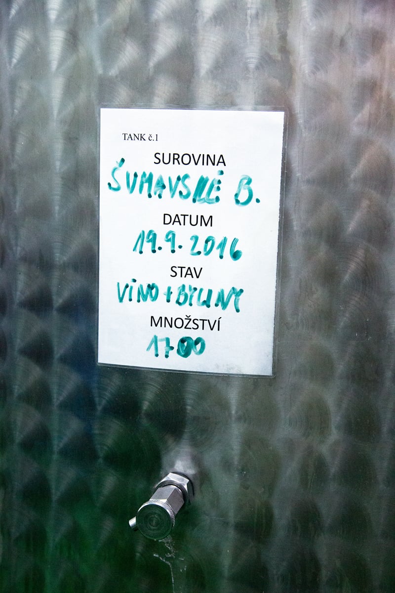 Sirupy a medicinální vína vyrábí v jablonecké firmě Kitl.