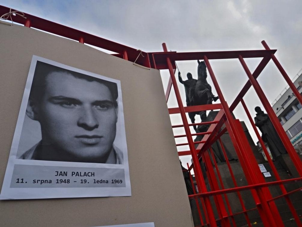 2014-01-uctc49bnc3ad-pamc3a1tky-jana-palacha-praha-19-1-2014-16.