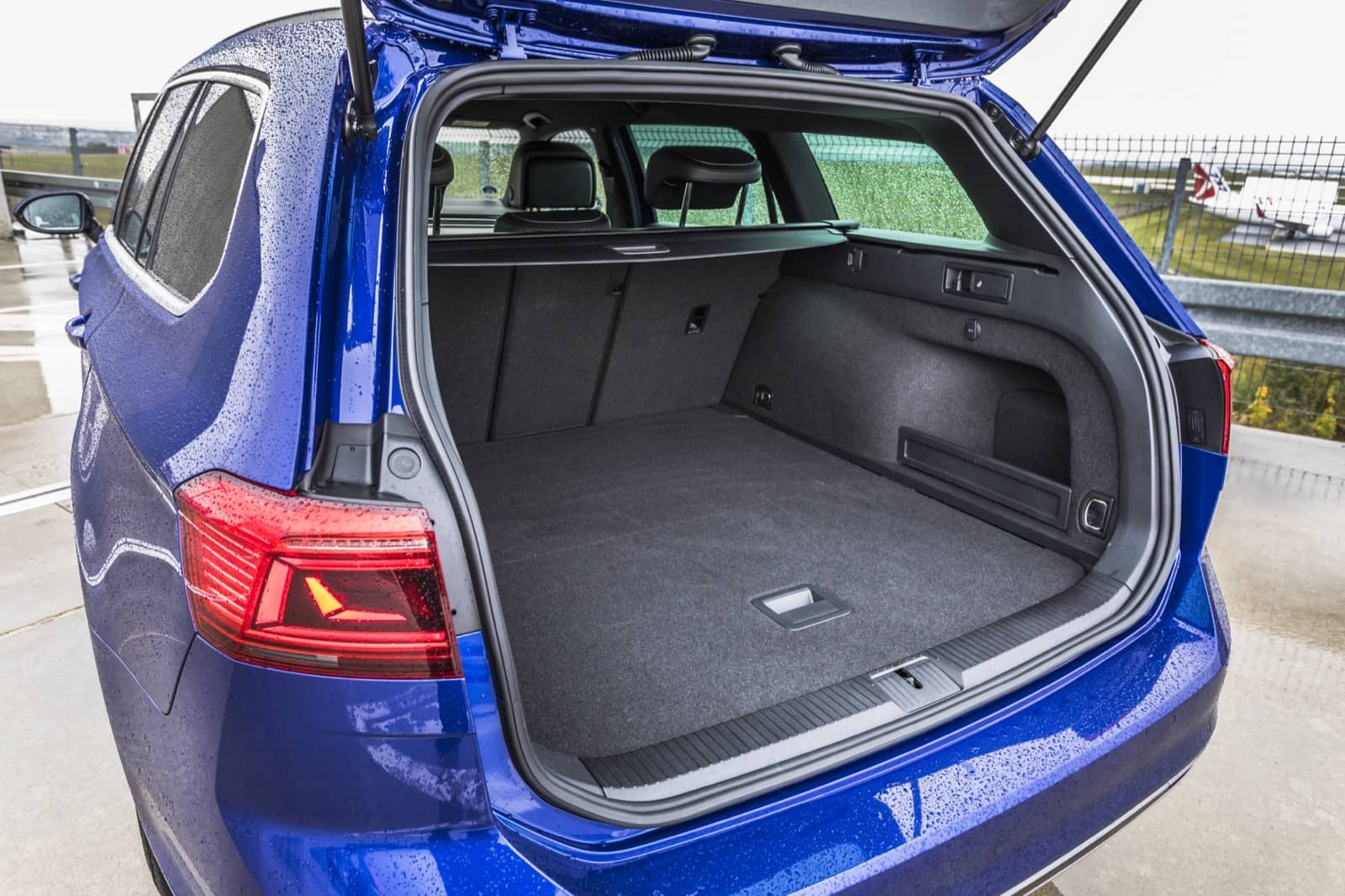2019-11-Volkswagen-Passat-Variant-00034.jpg