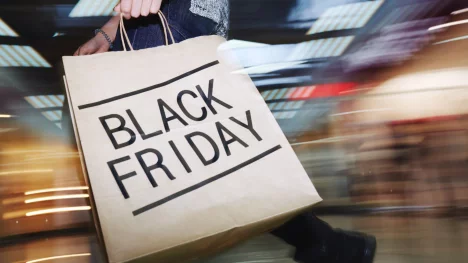 Náhledový obrázek - Fiktivní slevy, neexistující zboží nebo hra na city. Češi by během Black Friday měli zůstat ostražití, v rámci akce utrácejí miliardy