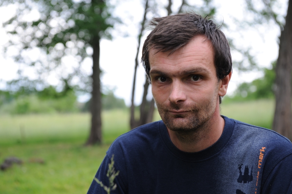 Slávek, 31 let - Přemýšlivý a upřímný farmář se netají svou nechutí k mechanizaci zemědělství a od své budoucí ženy očekává, že ho nebude nutit žít ve městě. 
