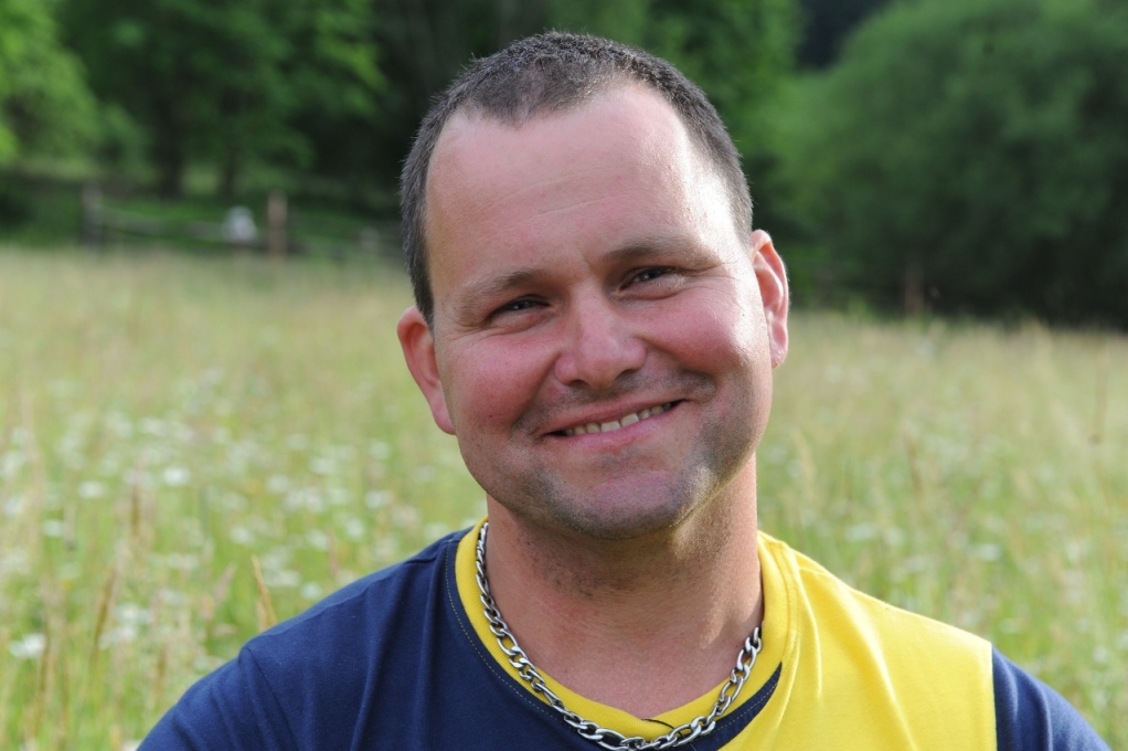 Zdeněk, 36 let - Zarputilý chovatel býků a vášnivý lyžař by rád snesl své budoucí ženě modré z nebe. 
