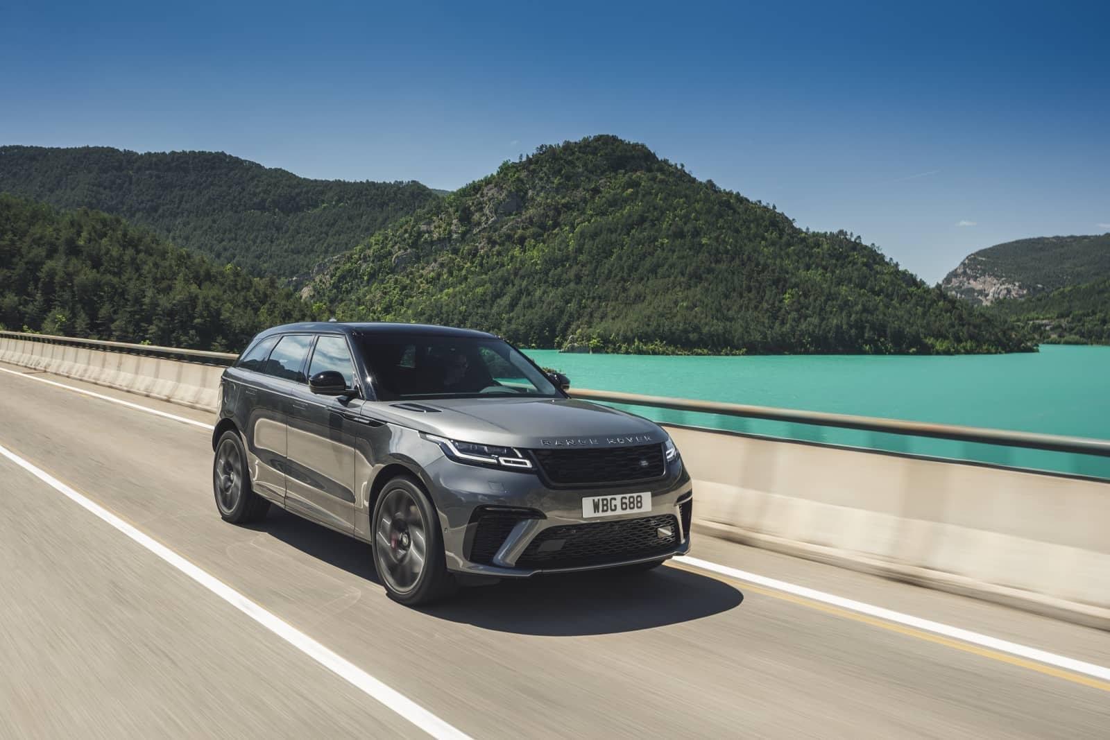 2019-10-20MY_RR_VELAR_SVADE_mediadrive_onroad_028.jpg