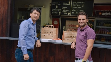 Náhledový obrázek - Křidýlko, stehýnko, pizza i čína. České virtuální kuchyni MyFoodPlace se daří, za poslední rok vyrostla o víc než 100 procent