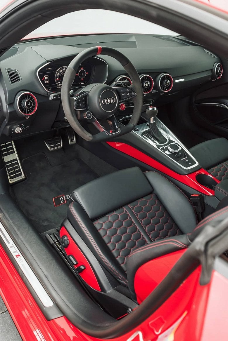 2019-11-Audi-TT-RS-vs-BMW-M2-vs-Nissan-370Z-00023.jpg