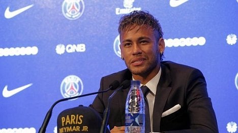 Náhledový obrázek - Nejdražší fotbalový přestup: Neymar zamířil do Paříže za 5,8 miliardy