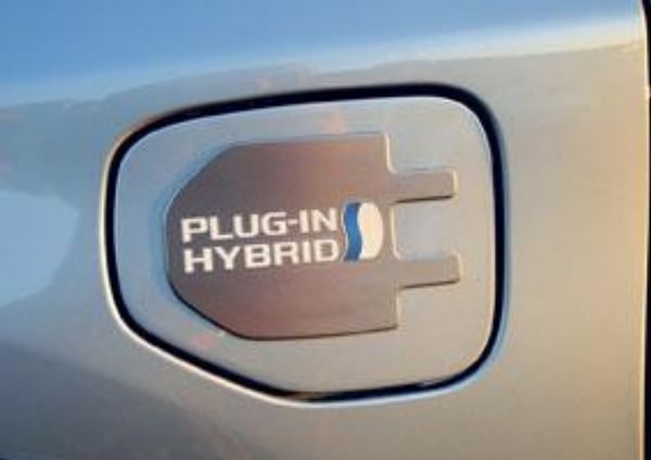 2016-06-toyota-prius-plug-in-nec48depuji-nabc3adjc3adm-3.jpg