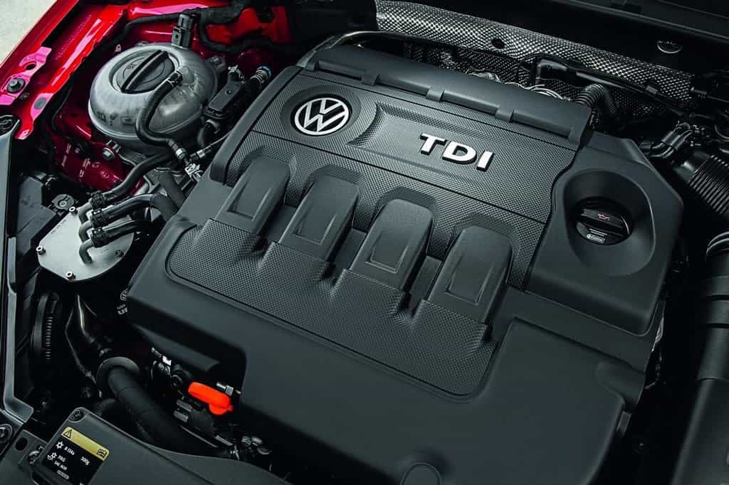 2016-12-volkswagen-golf-gtd-1.jpg