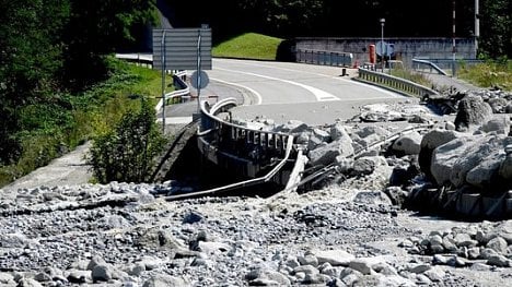 Náhledový obrázek - Ve Švýcarsku se rozpadají Alpy. Starostové řeší, jak se bránit kamenným lavinám