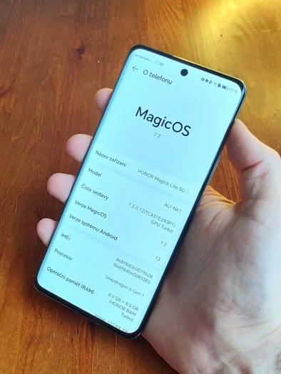 V telefonu běží Android 14 s nadstavbou MagicOS 7.2