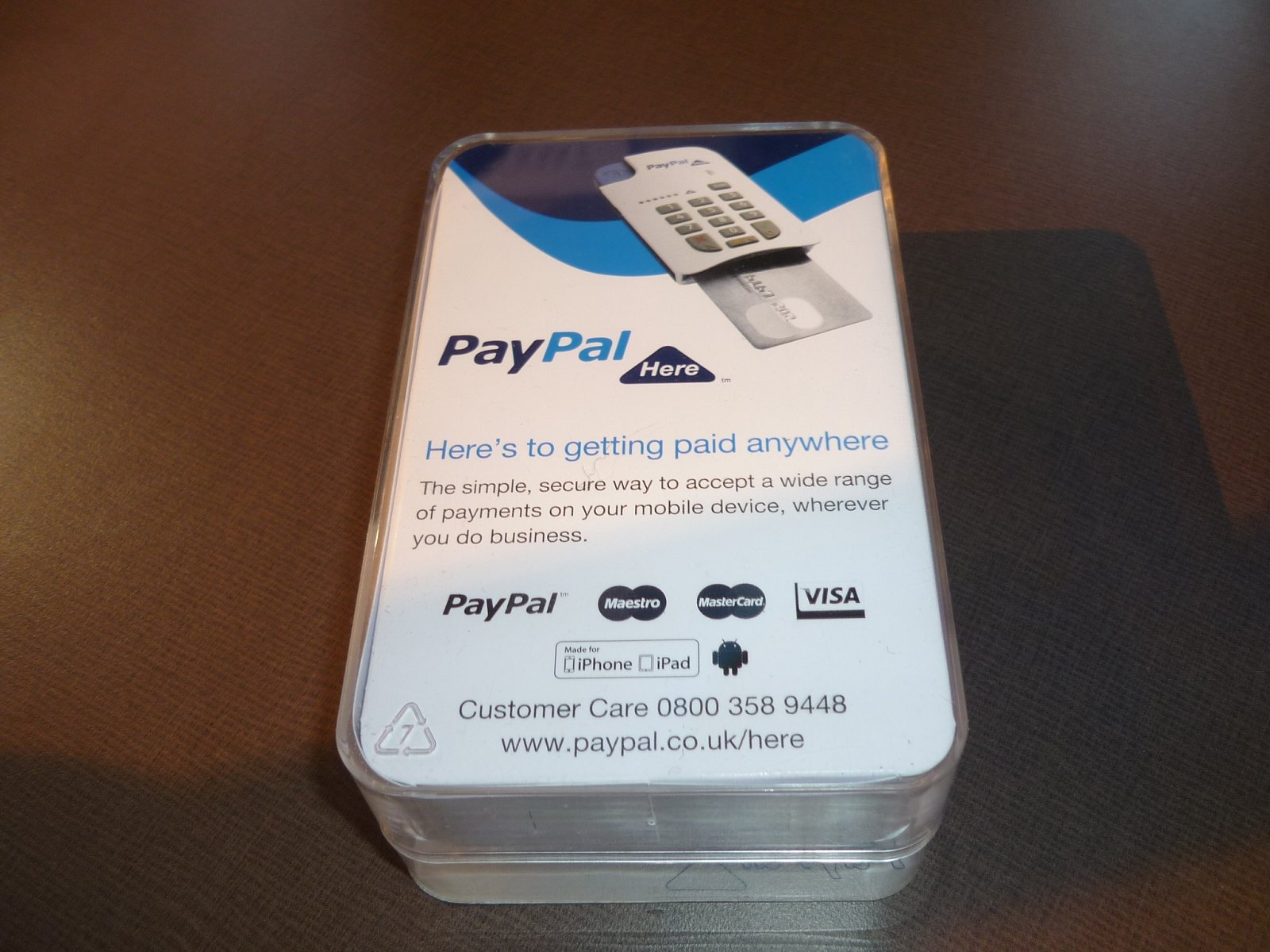 Proměňte svůj mobil a PayPal účet pro příjem platebních karet.
