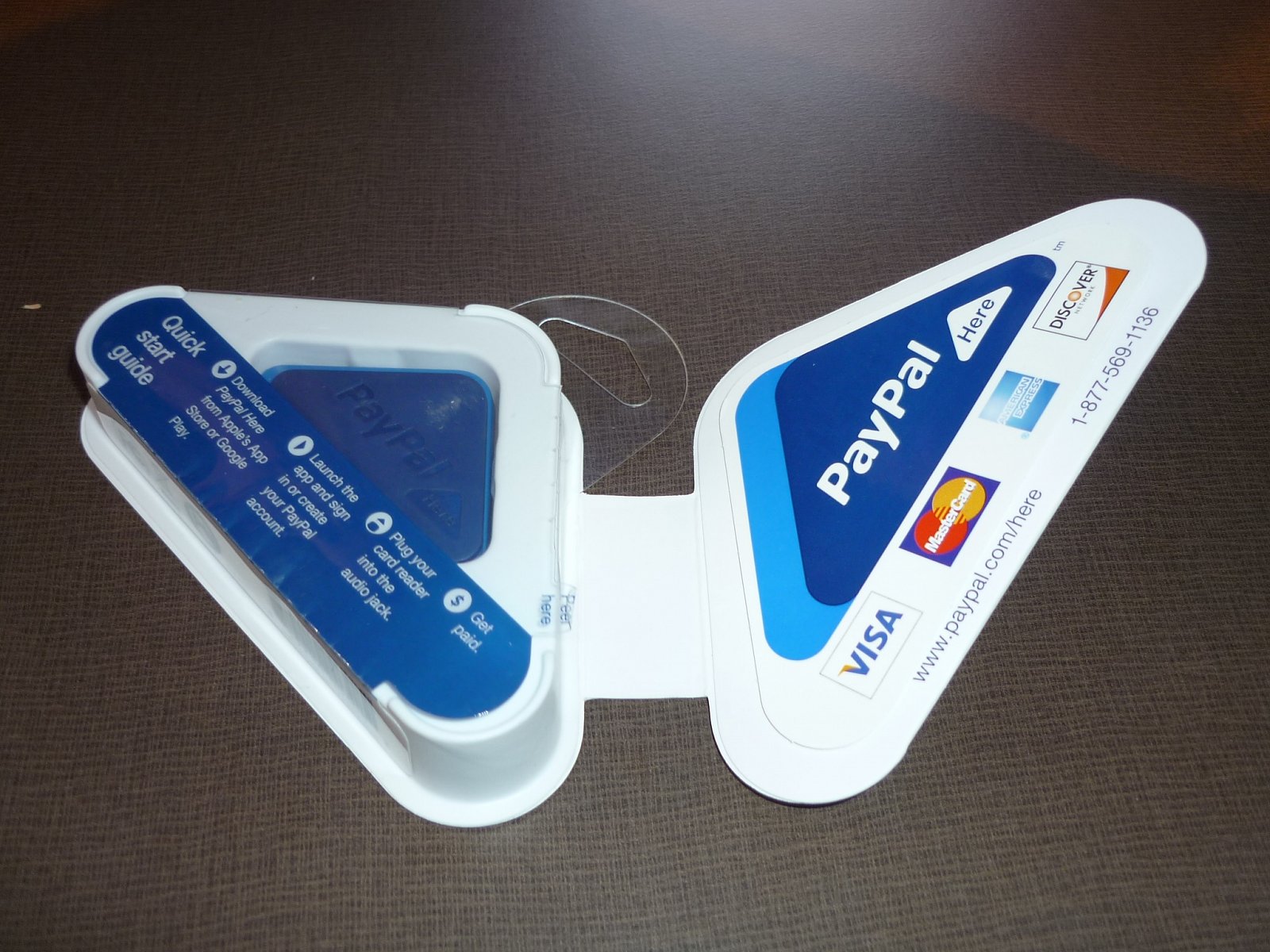 Proměňte svůj mobil a PayPal účet pro příjem platebních karet.