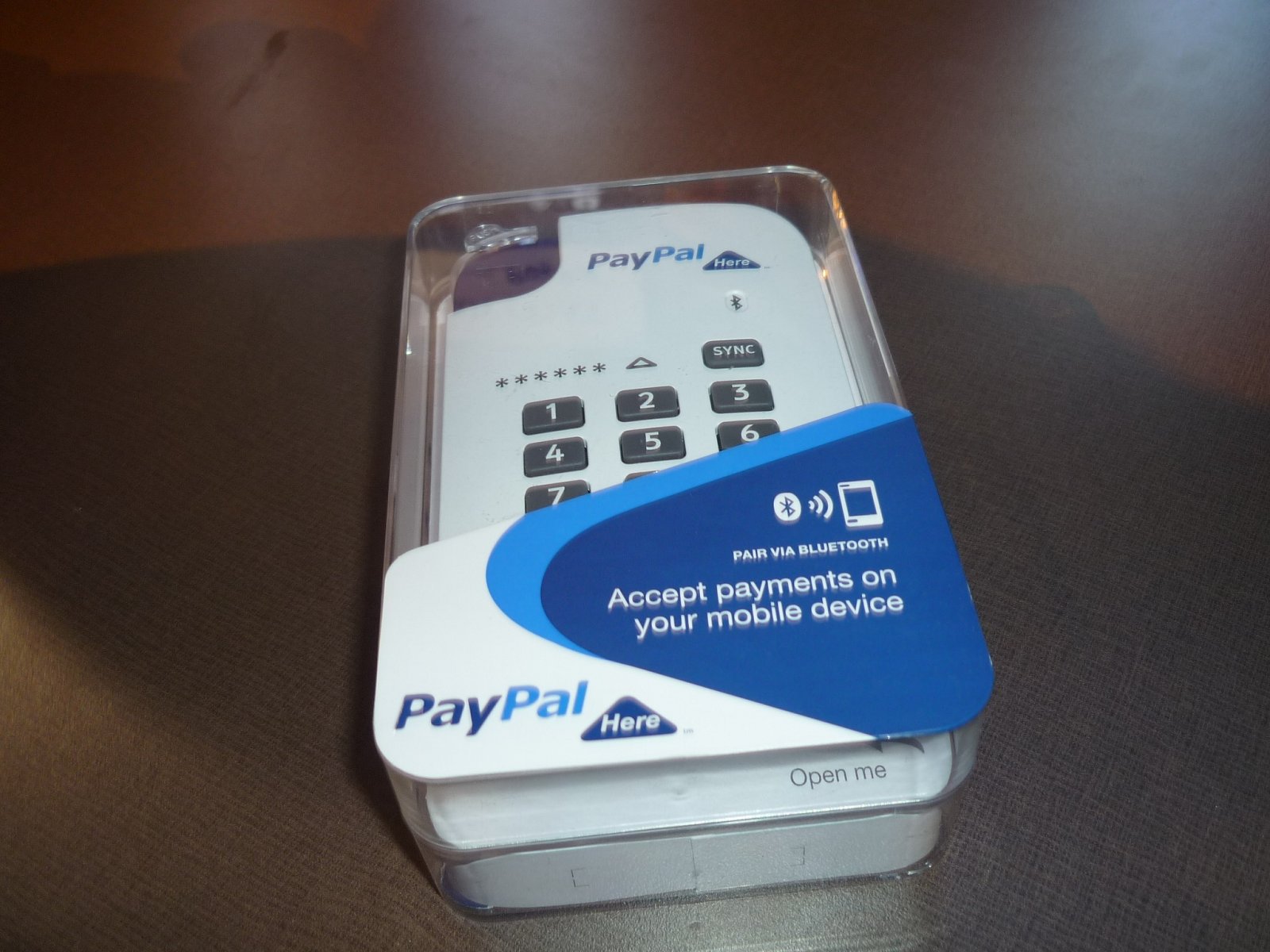 Proměňte svůj mobil a PayPal účet pro příjem platebních karet.