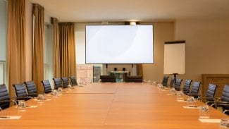 Valná hromada, schůzka, meeting, zasedací místnost