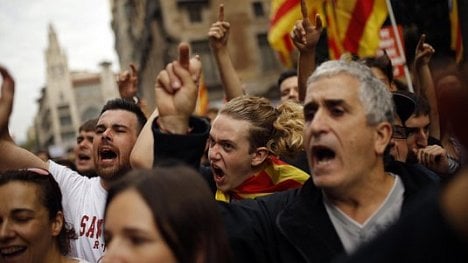 Náhledový obrázek - Katalánsko protestuje. V Barceloně se sešlo 300 tisíc lidí