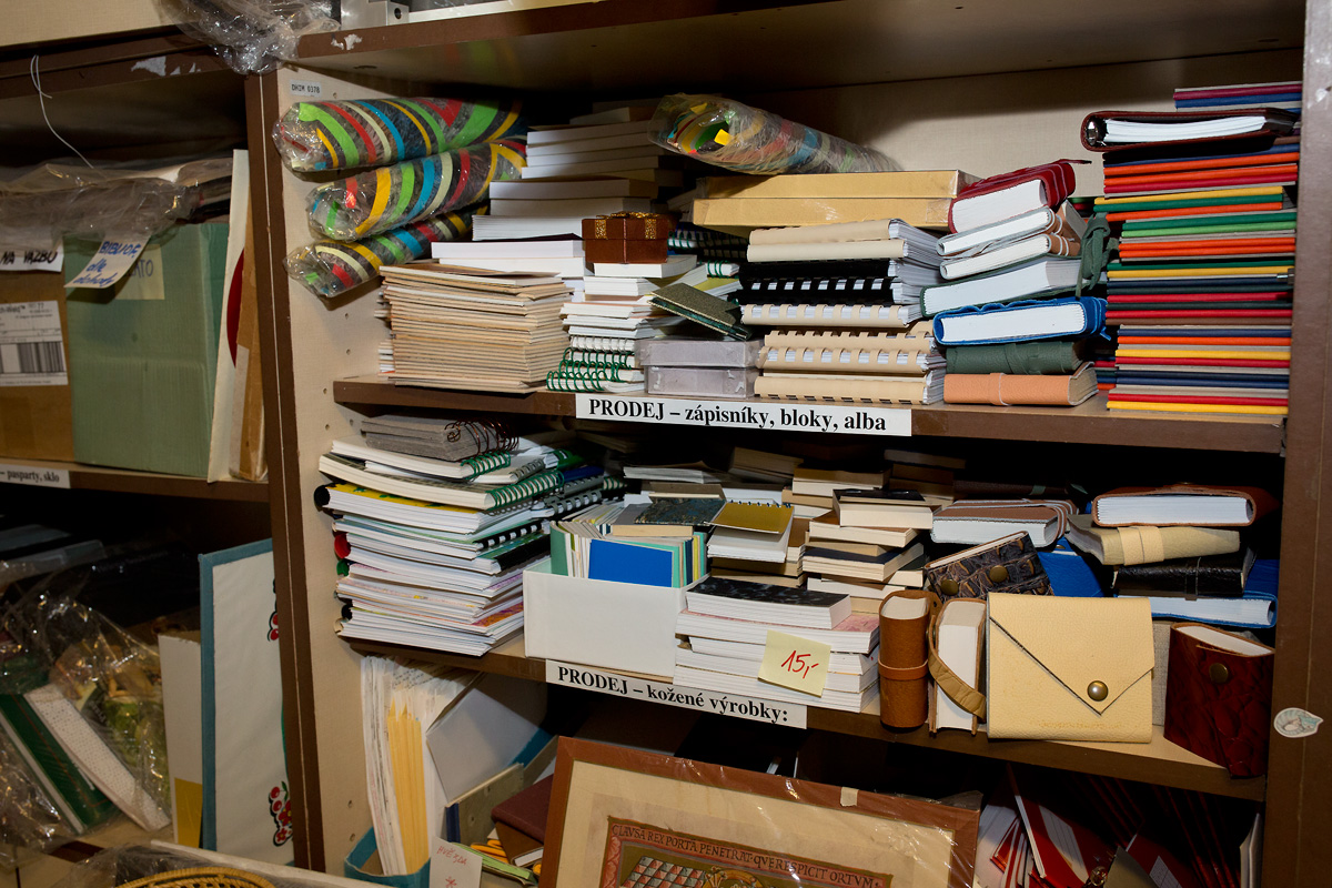 Navštívili jsme největší knihařskou dílnu v Praze