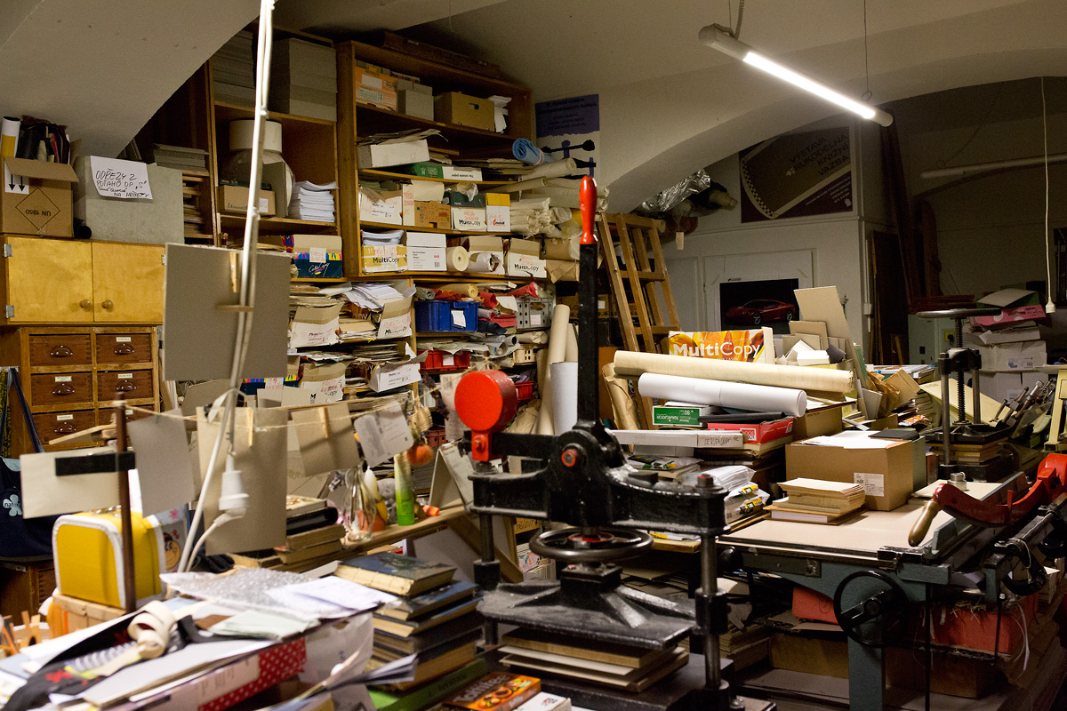 Navštívili jsme největší knihařskou dílnu v Praze