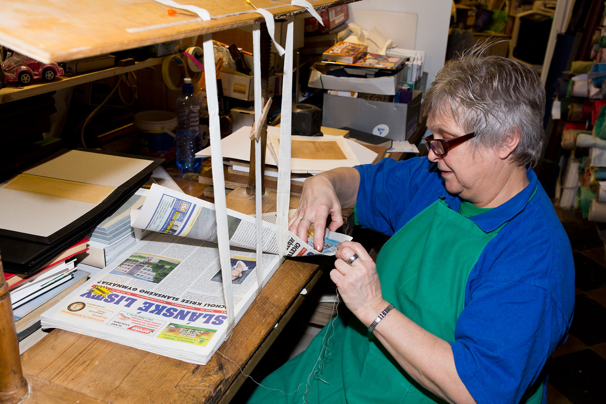 Navštívili jsme největší knihařskou dílnu v Praze