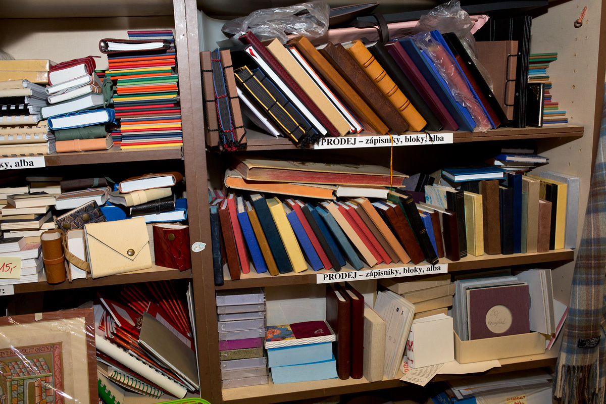 Navštívili jsme největší knihařskou dílnu v Praze