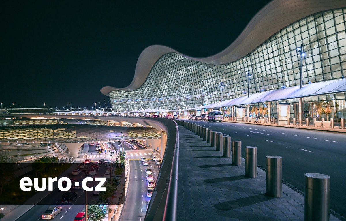 Světový dopravní uzel v ohrožení. Válka v Íránu ničí výnosný byznys Emirates a spol., letenky mohou zdražit