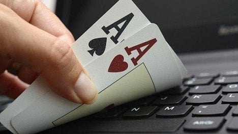 Náhledový obrázek - Přiškrcený online hazard: stát zahnal desítky firem a rozdává milionové pokuty