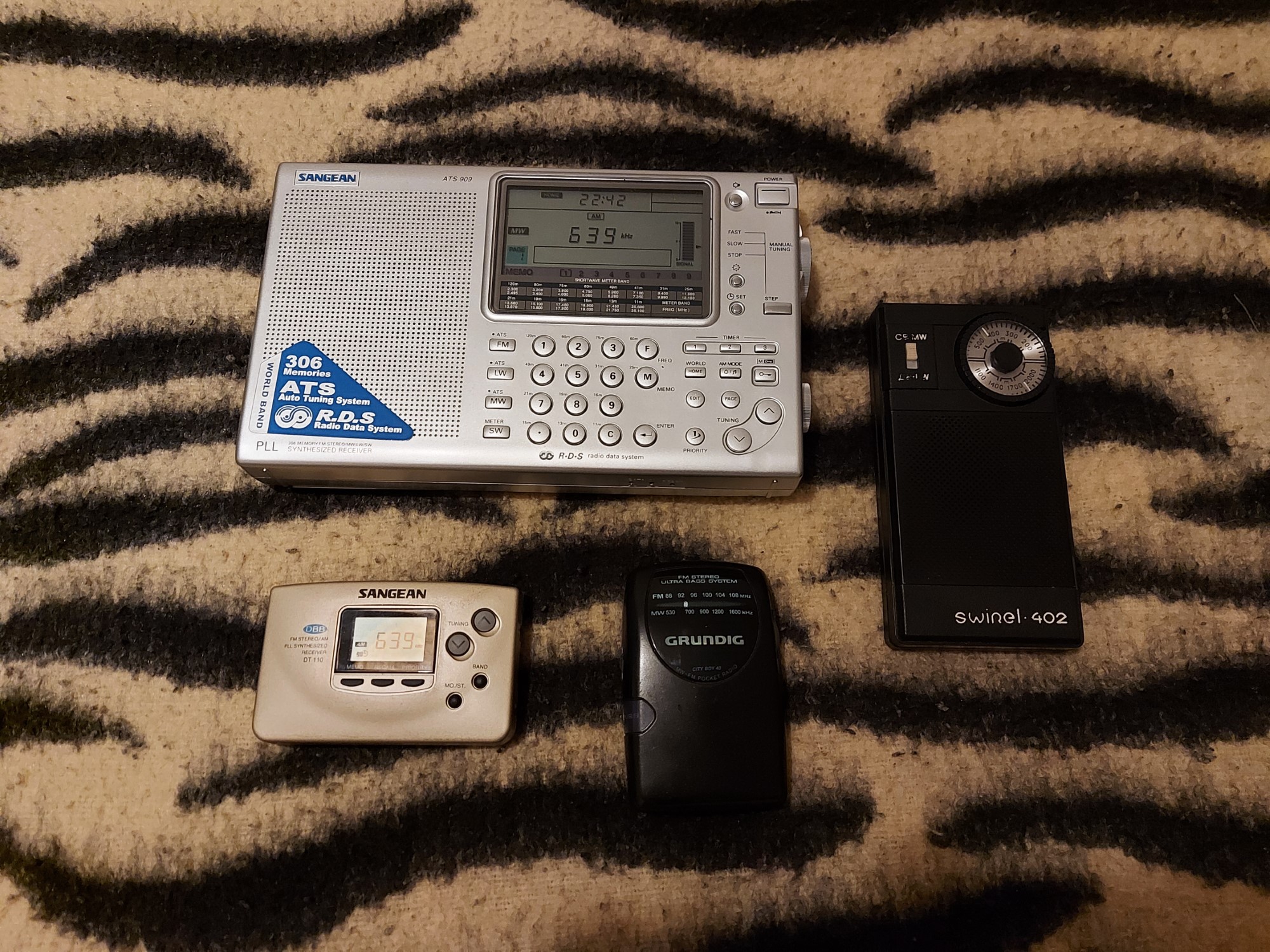 Sbírka rozhlasových přijímačů schopných přijímat AM vysílání