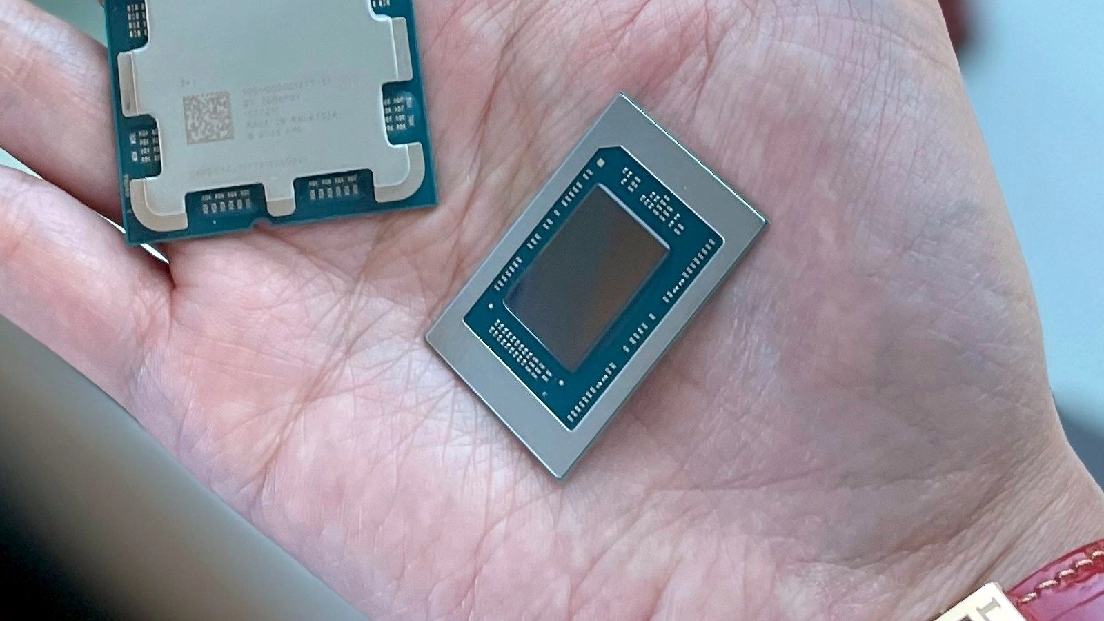 Vzorek procesoru AMD Granite Ridge a mobilní Ryzen AI 300 Strix Point