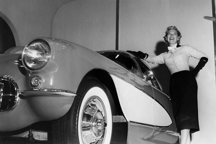 Herečka Dinah Shore byla známá nejen z televizních seriálových rolí a varieté, ale zejména jako reklamní tvář Chevroletu první poloviny 50. let