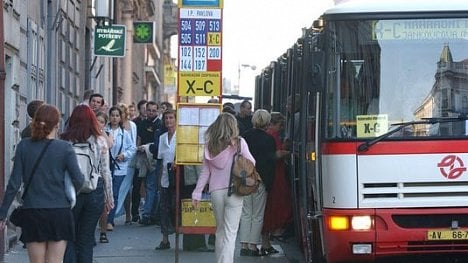 Náhledový obrázek - V Praze by mohly být všechny autobusové zastávky na znamení již v létě